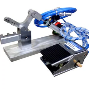 Plaats de binnendraad op de klauwhouder van de plastic draad