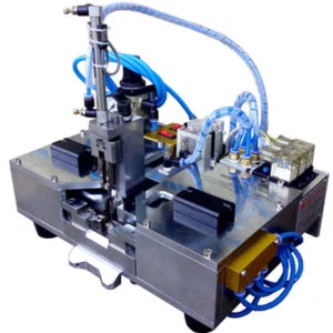 Plaats de binnendraad op de klauwhouder van de plastic draad